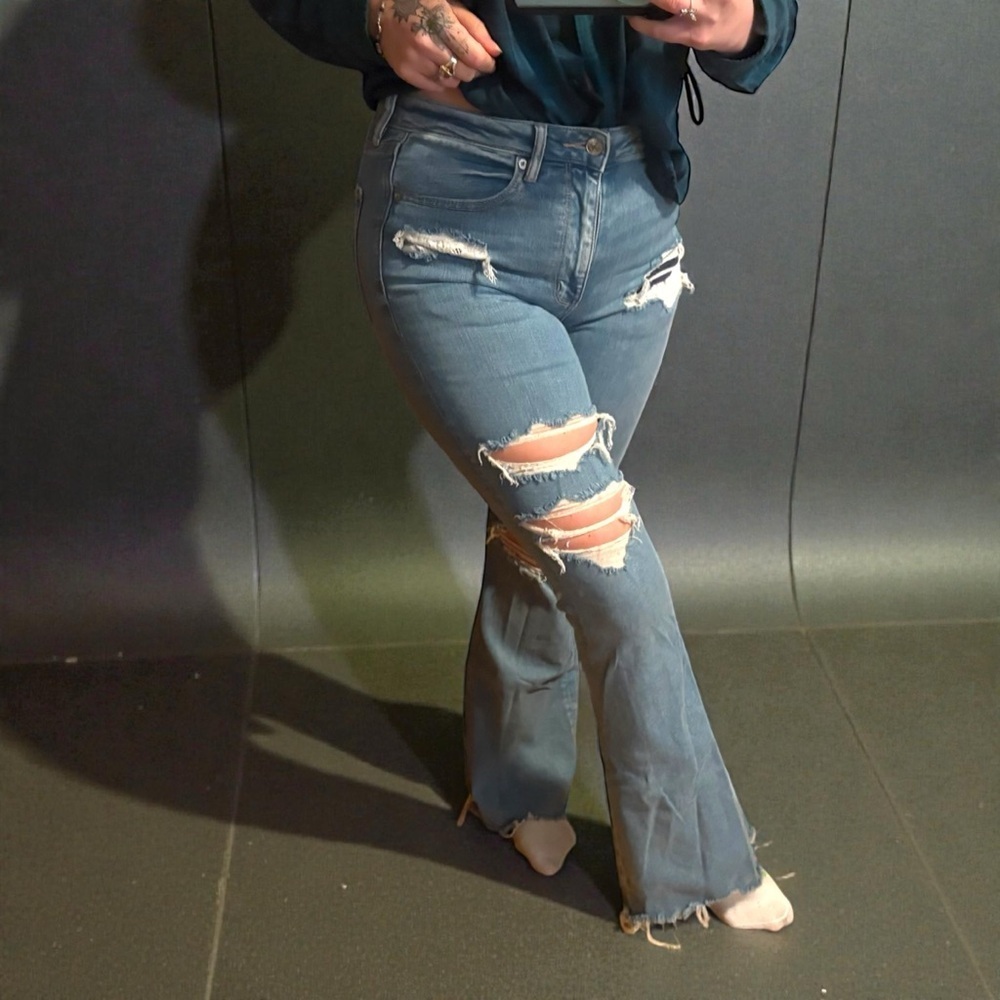 American Eagle Jeans Women Flared High Rise Distressed Stretch Denim Sz 6 - Picture 14 of 16